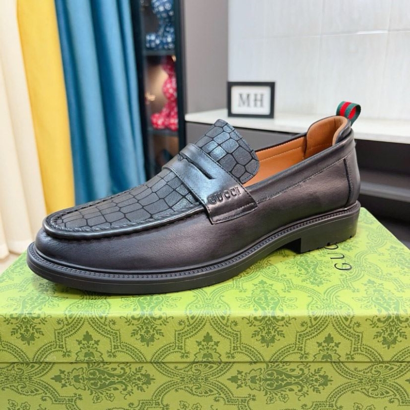 G*u*i leather shoes